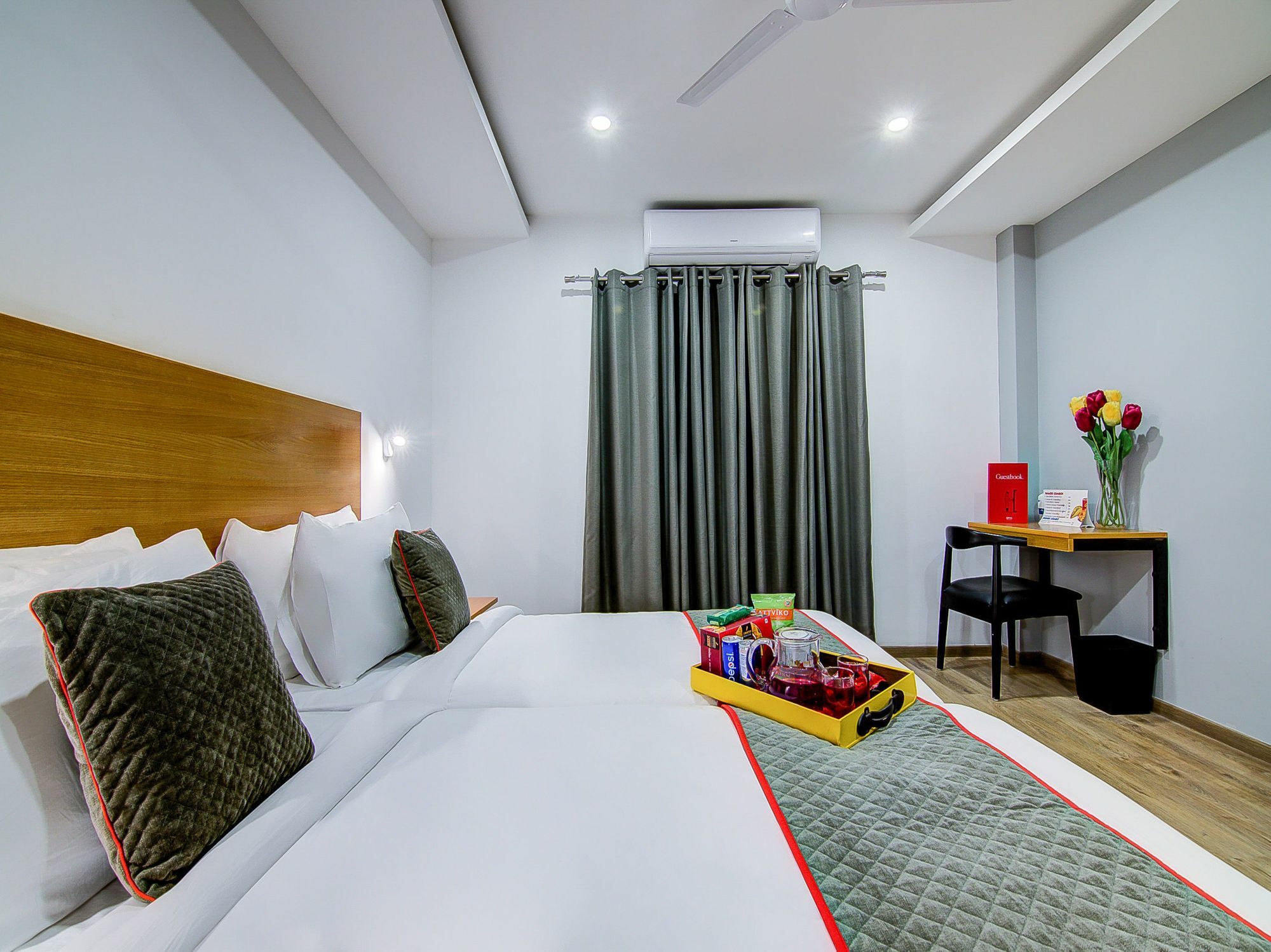 Oyo Townhouse 034 -Halcyon Hitech City Road Hyderabad Exterior foto