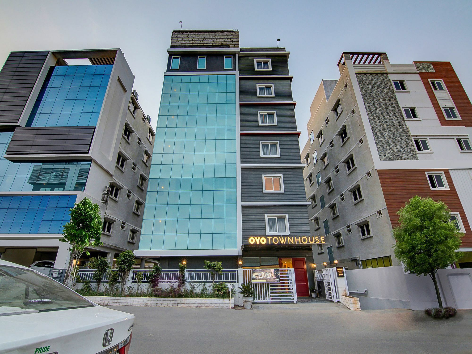 Oyo Townhouse 034 -Halcyon Hitech City Road Hyderabad Exterior foto